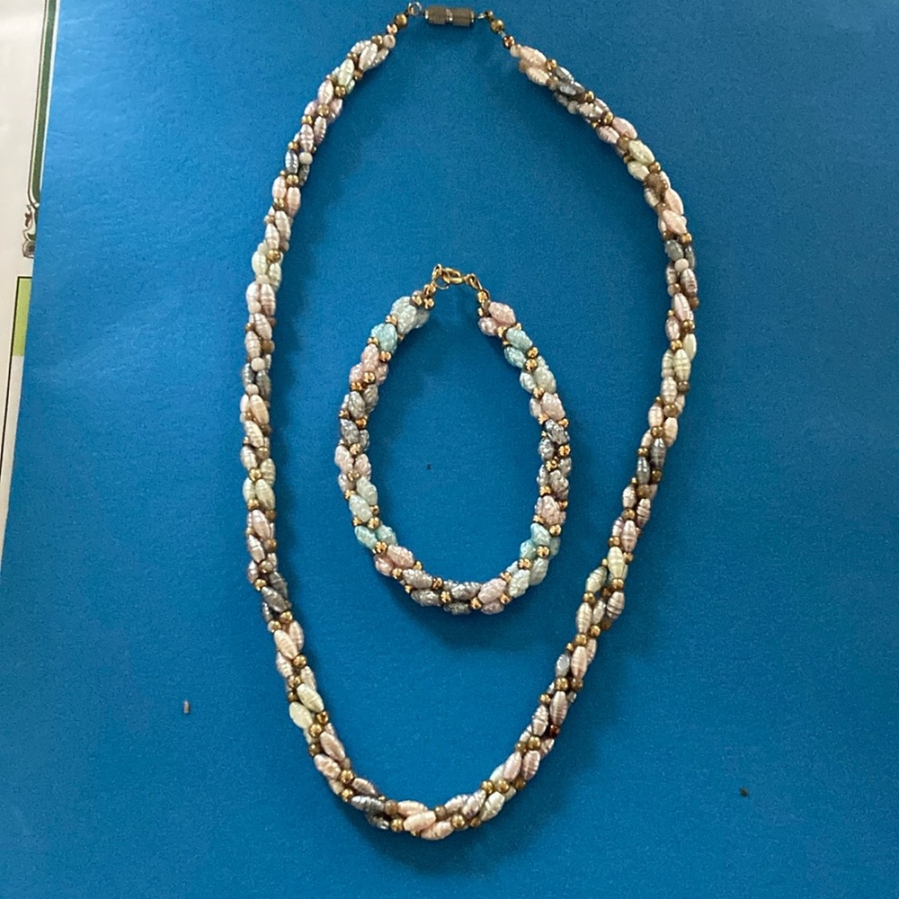 Elegant Multicolor Beaded Necklace and Bracelet Set